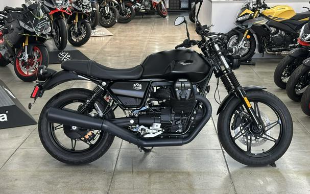 2022 Moto Guzzi V7 Stone