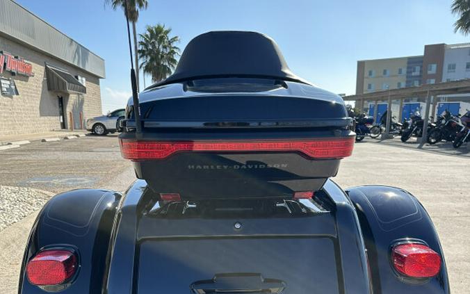 2025 Harley-Davidson Tri Glide Ultra Vivid Black - Black Finish