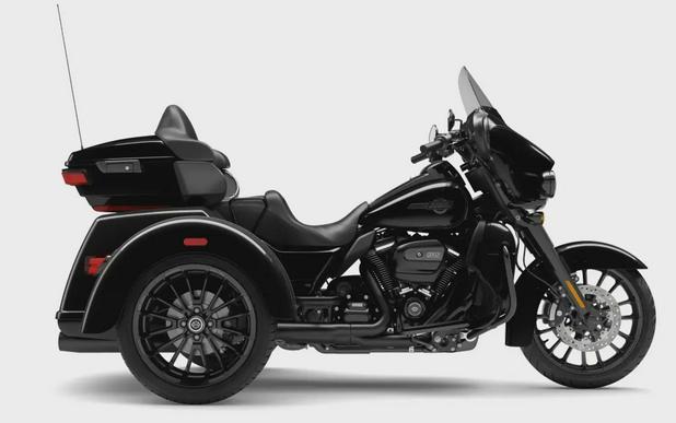 2025 Harley-Davidson Tri Glide Ultra Vivid Black - Black Finish