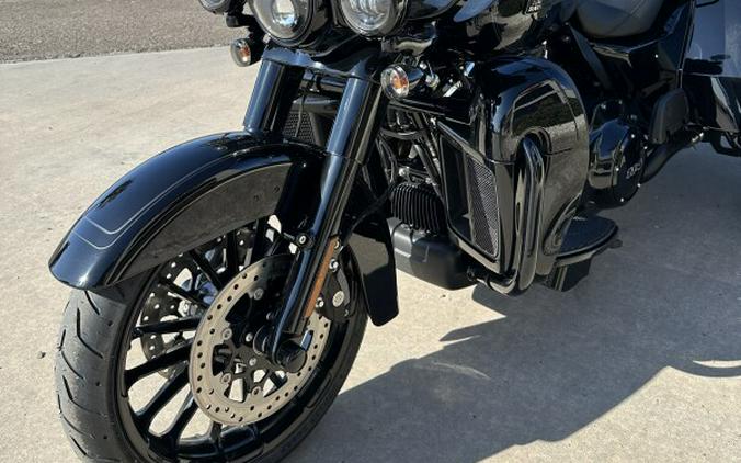 2025 Harley-Davidson Tri Glide Ultra Vivid Black - Black Finish