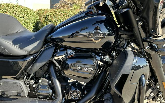 2025 Harley-Davidson Tri Glide Ultra Vivid Black - Black Finish