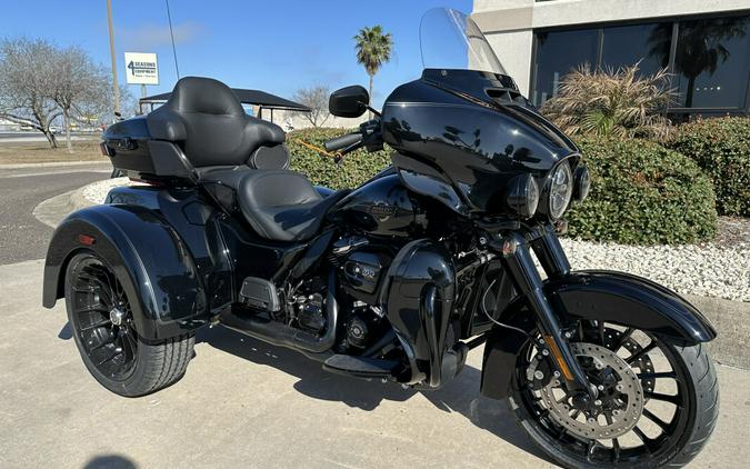 2025 Harley-Davidson Tri Glide Ultra Vivid Black - Black Finish