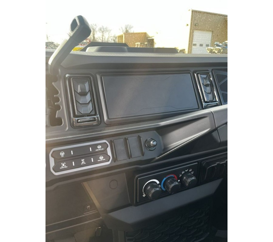 2026 Can-Am Defender XT CAB HD11