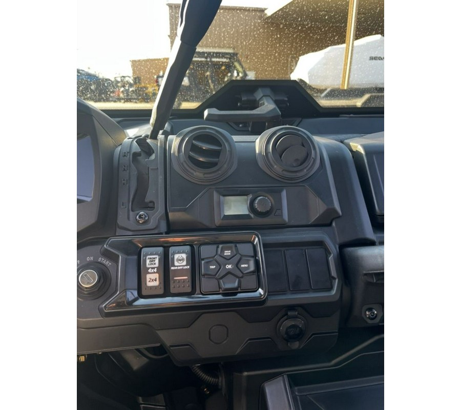 2026 Can-Am Defender PRO Limited HD10