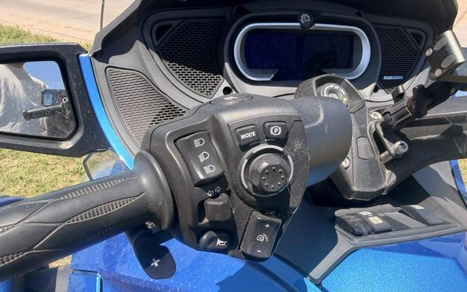 2017 Can-Am® Spyder® RT Limited 6-Speed Semi-Automatic (SE6)