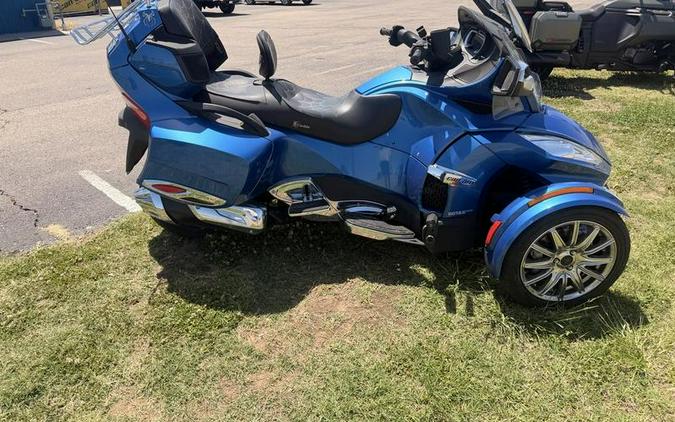 2017 Can-Am® Spyder® RT Limited 6-Speed Semi-Automatic (SE6)