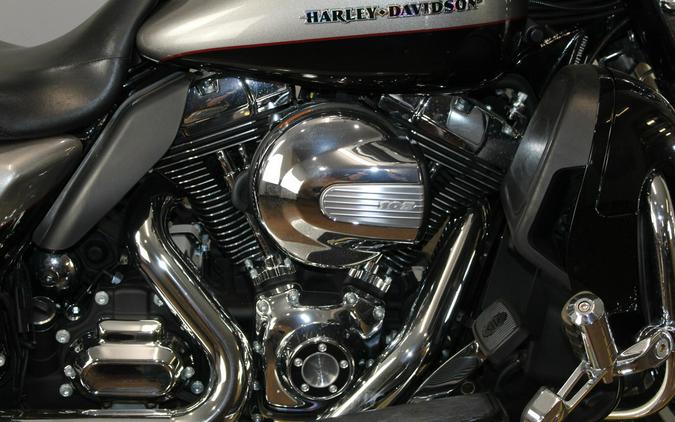 2016 Harley-Davidson® Ultra Limited Low BIL SLVR/V BLK W/PINSTRIPE