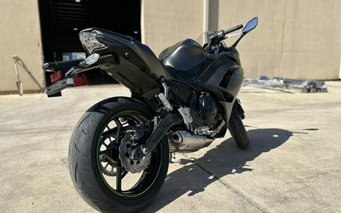 2024 Kawasaki Ninja 650 Metallic Matte Graphenesteel Gray/Ebony