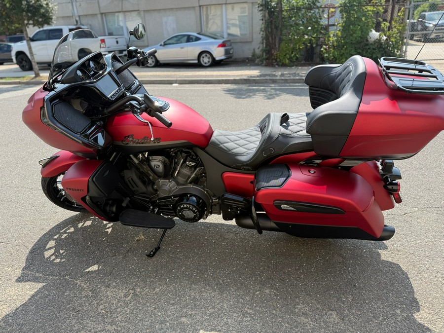 2025 Indian Pursuit® Dark Horse® with 112 and Powerband Audio Package