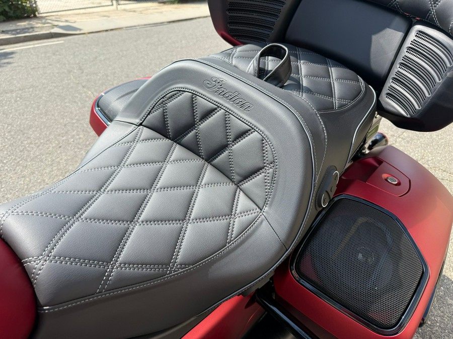 2025 Indian Pursuit® Dark Horse® with 112 and Powerband Audio Package