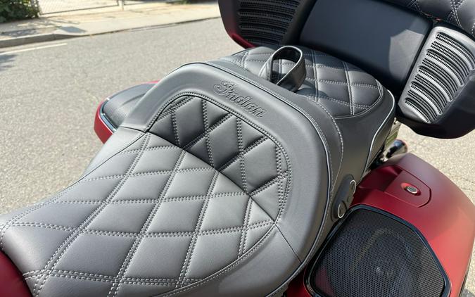 2025 Indian Pursuit® Dark Horse® with 112 and Powerband Audio Package