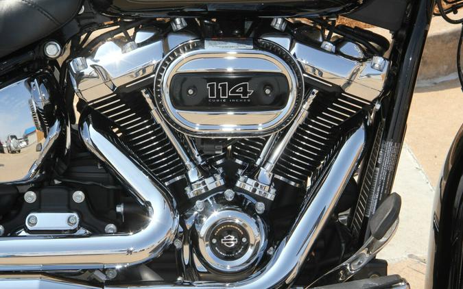 2024 Harley-Davidson Heritage Classic Vivid Black w/Chrome Finish