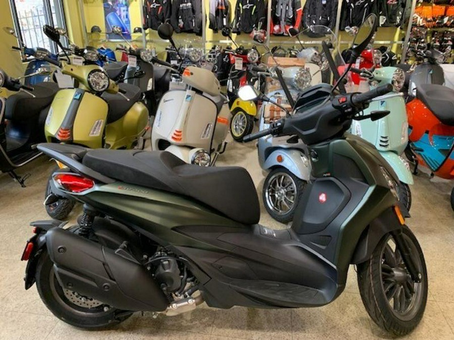 2024 Piaggio BV 400 S - Green