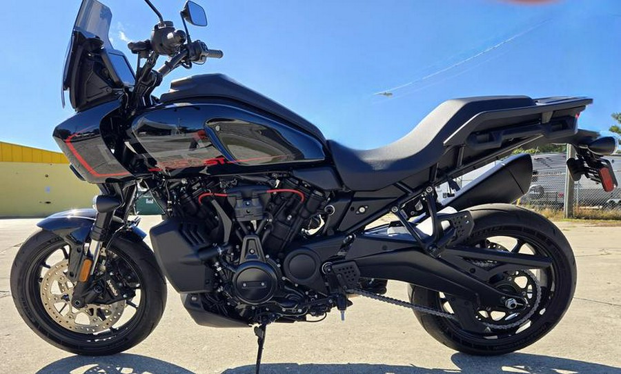 2025 Harley-Davidson® RA1250ST - Pan America® 1250 ST