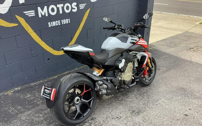 2027 Ducati DIAVEL V4 RS