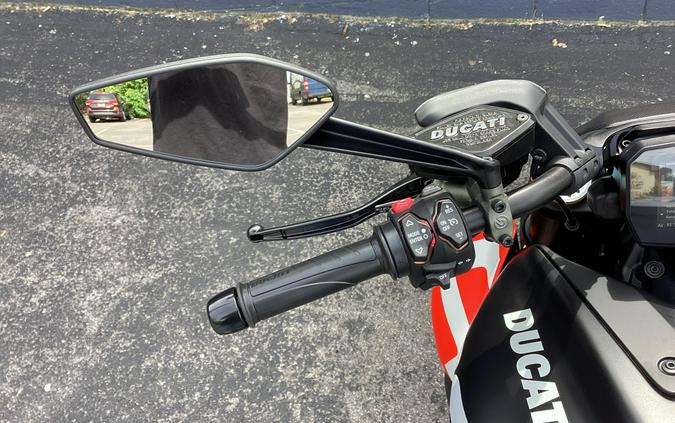 2027 Ducati DIAVEL V4 RS