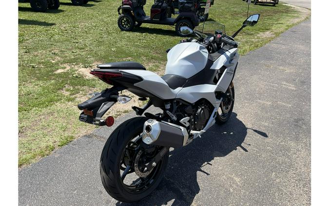 2025 Kawasaki Ninja® 500