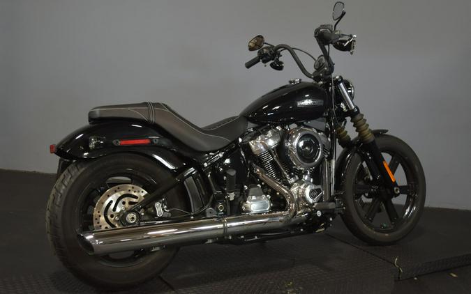 2025 Harley-Davidson Street Bob Vivid Black w/Cast Wheels