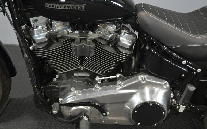2025 Harley-Davidson Street Bob Vivid Black w/Cast Wheels