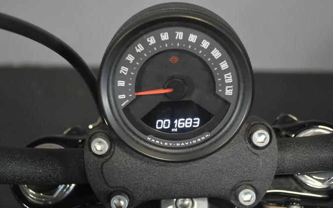 2025 Harley-Davidson Street Bob Vivid Black w/Cast Wheels