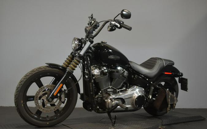 2025 Harley-Davidson Street Bob Vivid Black w/Cast Wheels