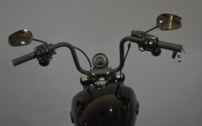 2025 Harley-Davidson Street Bob Vivid Black w/Cast Wheels