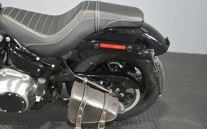 2025 Harley-Davidson Street Bob Vivid Black w/Cast Wheels