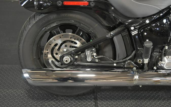 2025 Harley-Davidson Street Bob Vivid Black w/Cast Wheels