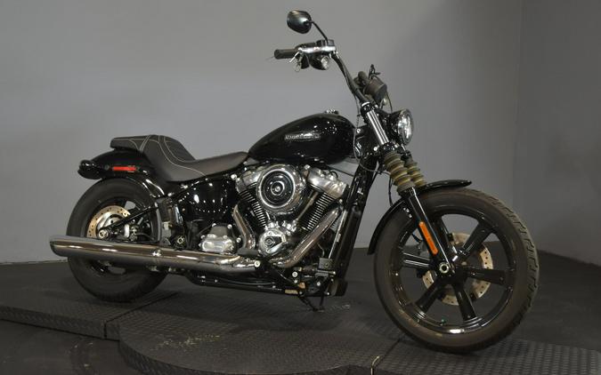 2025 Harley-Davidson Street Bob Vivid Black w/Cast Wheels