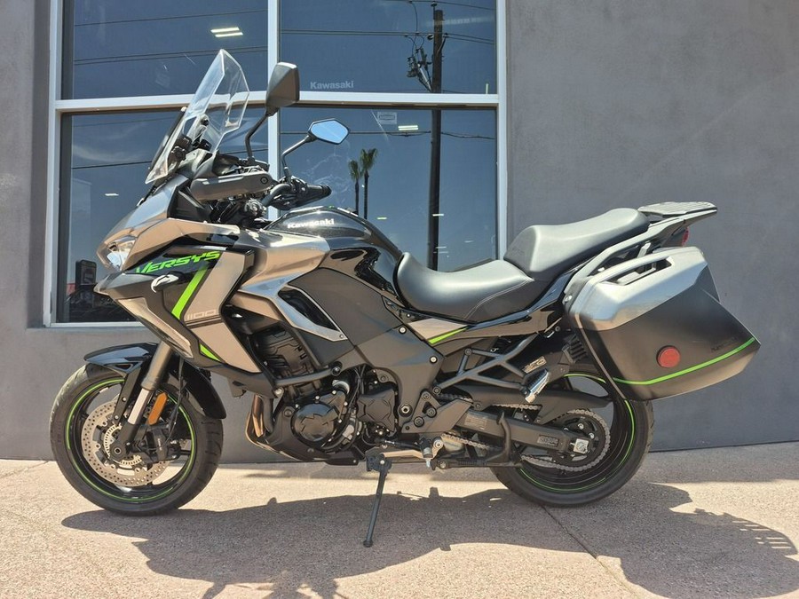 2025 Kawasaki Versys® 1100 SE LT ABS