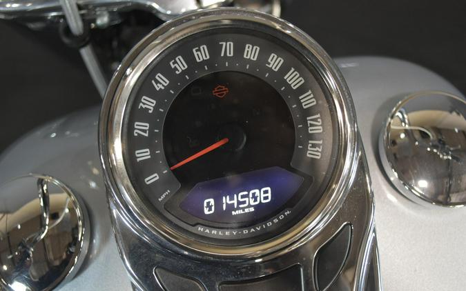 2019 Harley-Davidson Deluxe Midnight Blue/Barracuda Silver