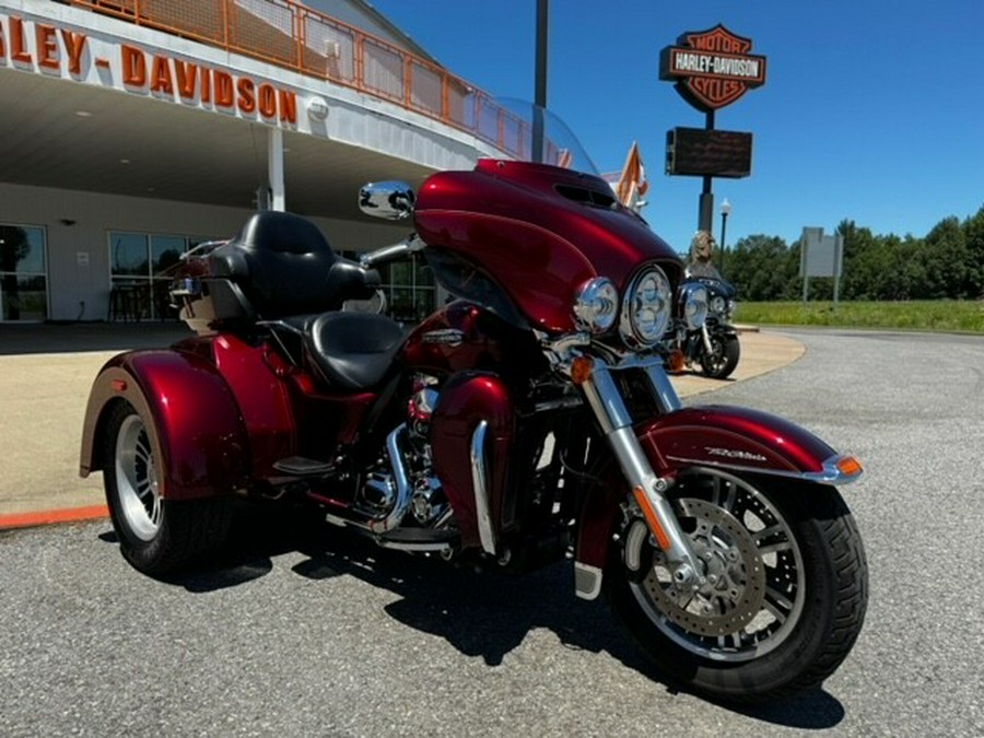 2016 Harley-Davidson Tri Glide Ultra Two-Tone Mysterious Red Sunglo/Velocity