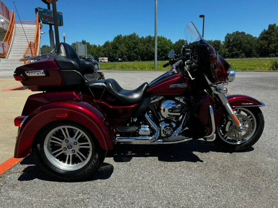 2016 Harley-Davidson Tri Glide Ultra Two-Tone Mysterious Red Sunglo/Velocity