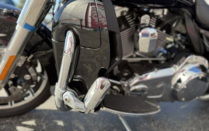 2015 Harley-Davidson® Ultra Limited FLHTK - 03995C