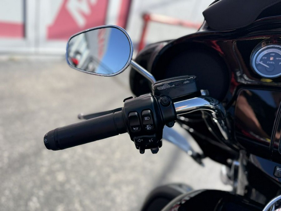 2015 Harley-Davidson® Ultra Limited FLHTK - 03995C