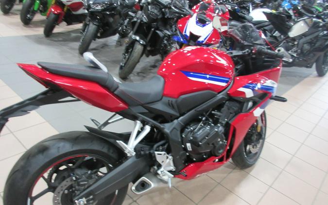 2026 HONDA CBR650R E-CLUTCH