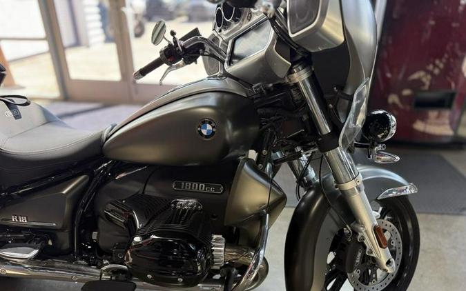 2023 BMW R 18 Transcontinental Manhattan Metallic Matte