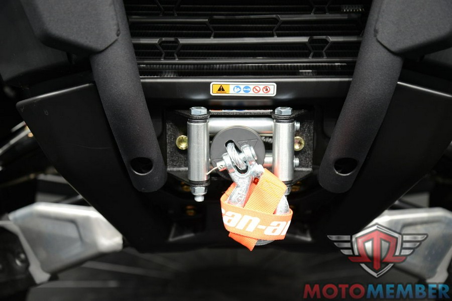 2025 Can-Am Outlander MAX Pro Hunting Edition HD7