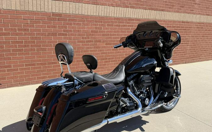 2015 Harley-Davidson® CVO™ Street Glide® Carbon Crystal with Phantom Flames