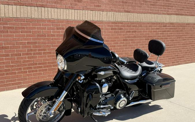 2015 Harley-Davidson® CVO™ Street Glide® Carbon Crystal with Phantom Flames