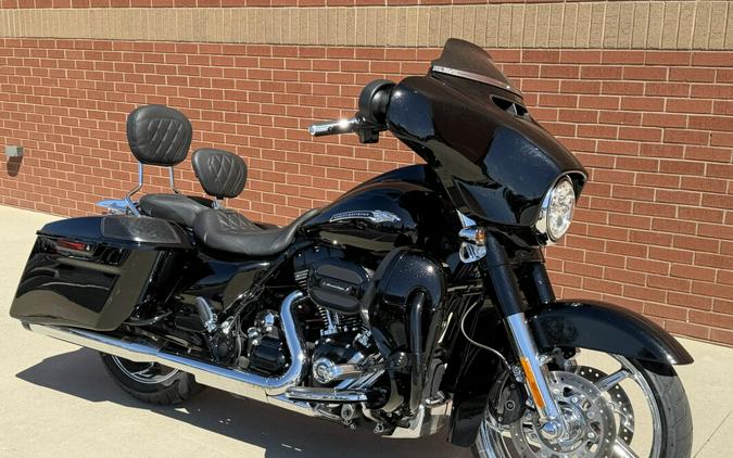 2015 Harley-Davidson® CVO™ Street Glide® Carbon Crystal with Phantom Flames