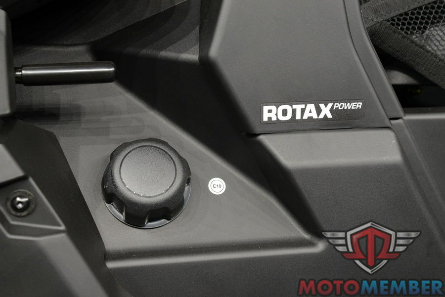 2025 Can-Am Defender DPS HD7