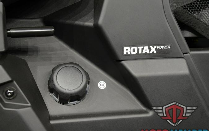 2025 Can-Am Defender DPS HD7