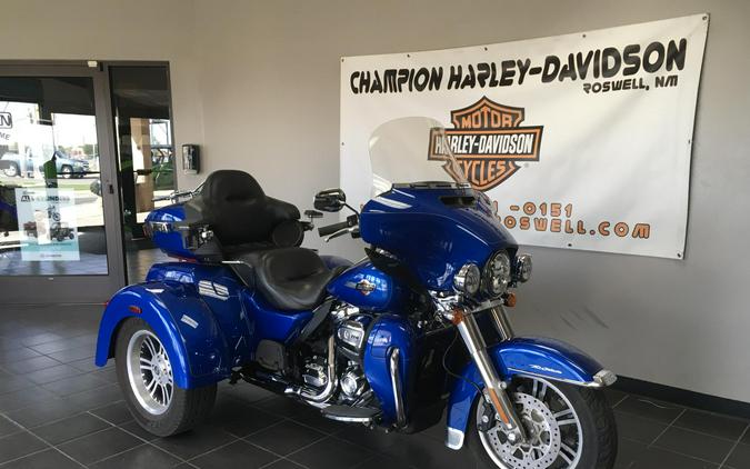 Tri Glide® Ultra with trailer