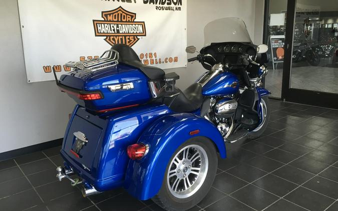 Tri Glide® Ultra with trailer