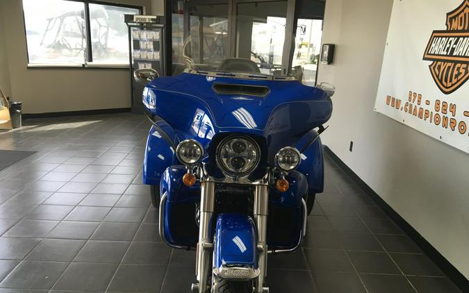 Tri Glide® Ultra with trailer