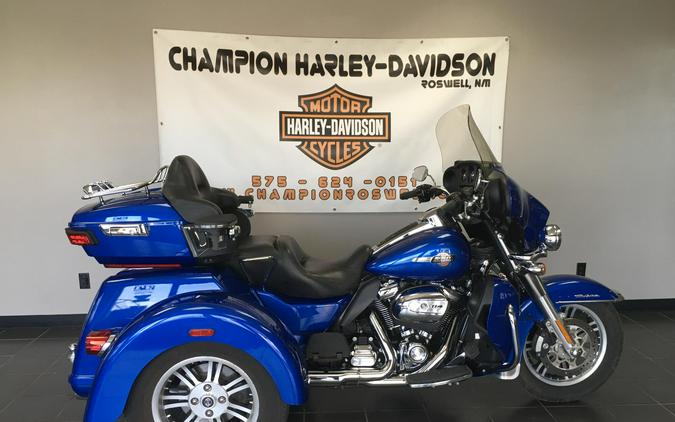 Tri Glide® Ultra with trailer