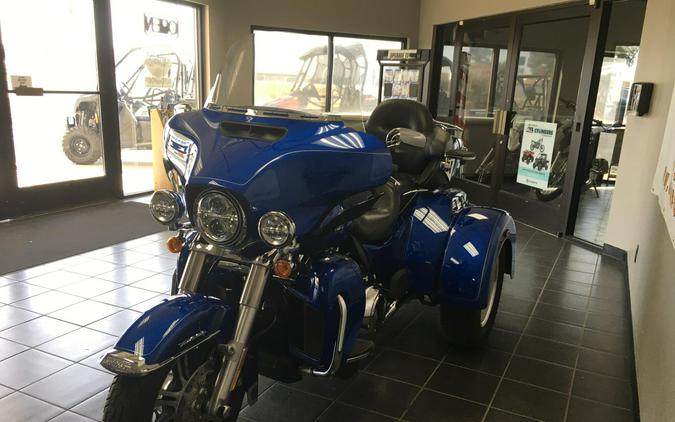 Tri Glide® Ultra with trailer
