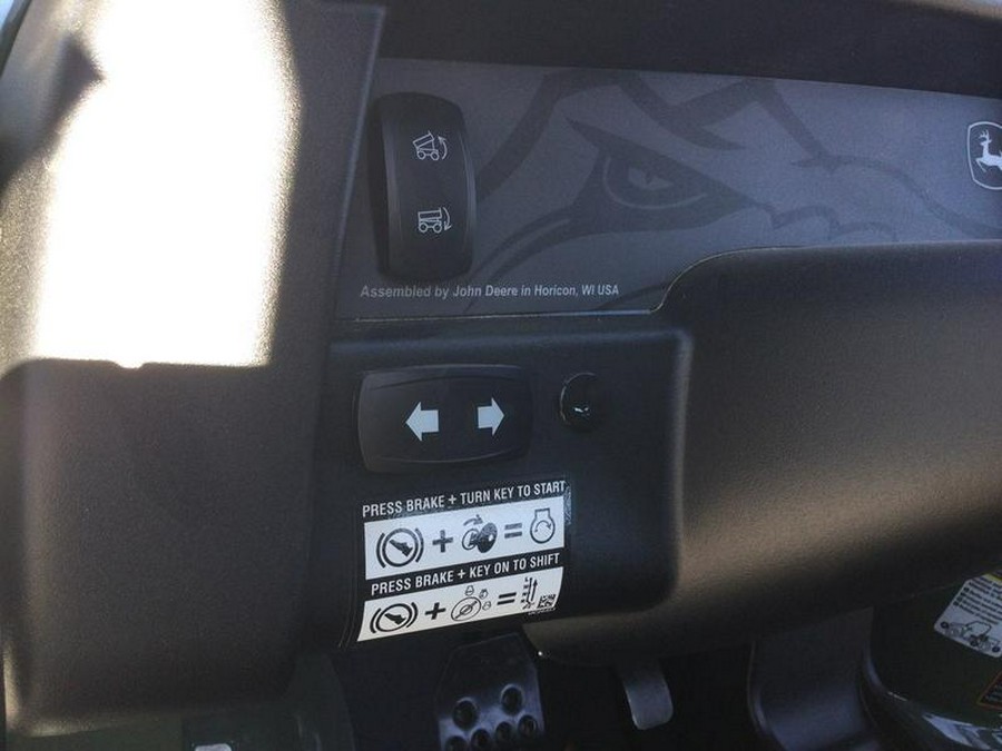 2024 John Deere 4-Passenger Gator™ XUV825M S4