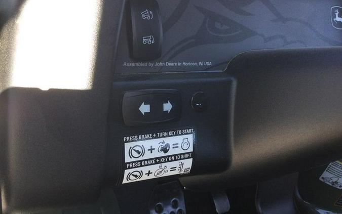 2024 John Deere 4-Passenger Gator™ XUV825M S4